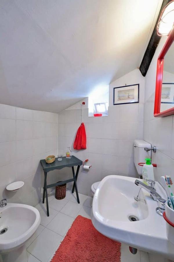 Mansarda A Finalborgo - Fascino E Tradizione Apartment Finale Ligure Bagian luar foto