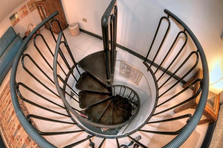 Mansarda A Finalborgo - Fascino E Tradizione Apartment Finale Ligure Bagian luar foto