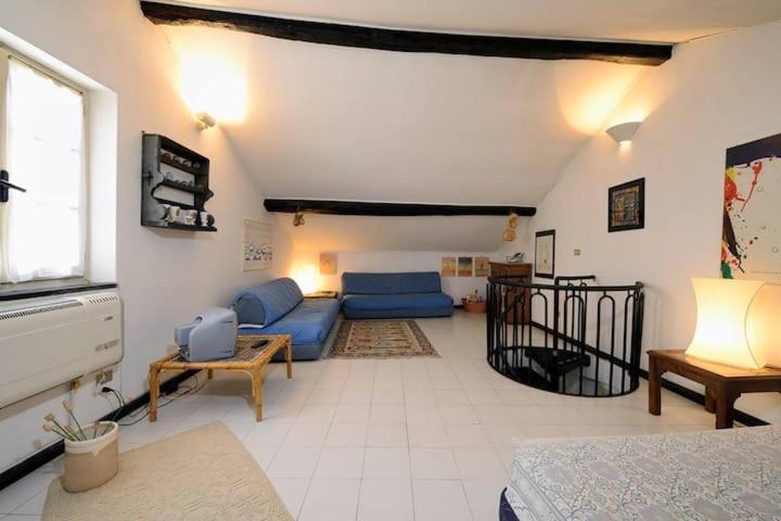 Mansarda A Finalborgo - Fascino E Tradizione Apartment Finale Ligure Bagian luar foto