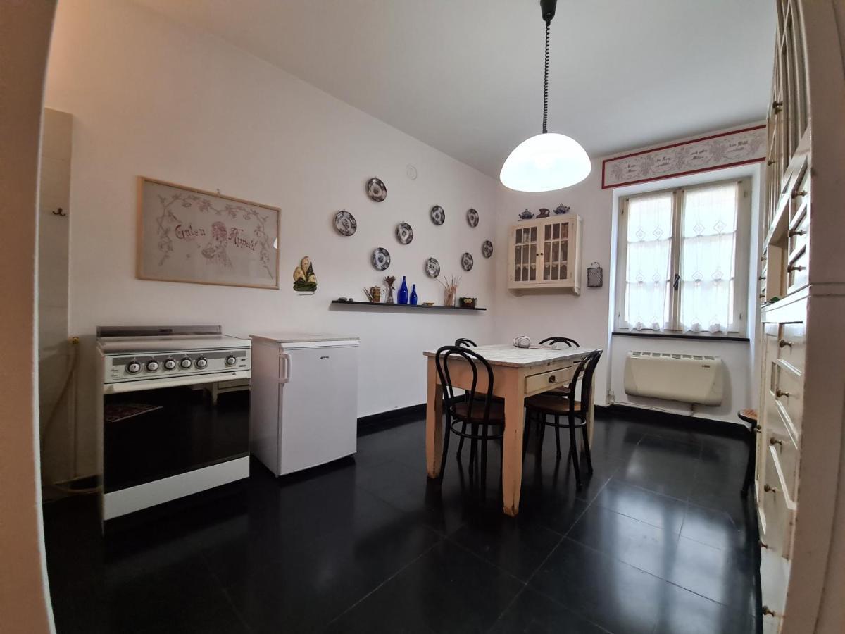 Mansarda A Finalborgo - Fascino E Tradizione Apartment Finale Ligure Bagian luar foto
