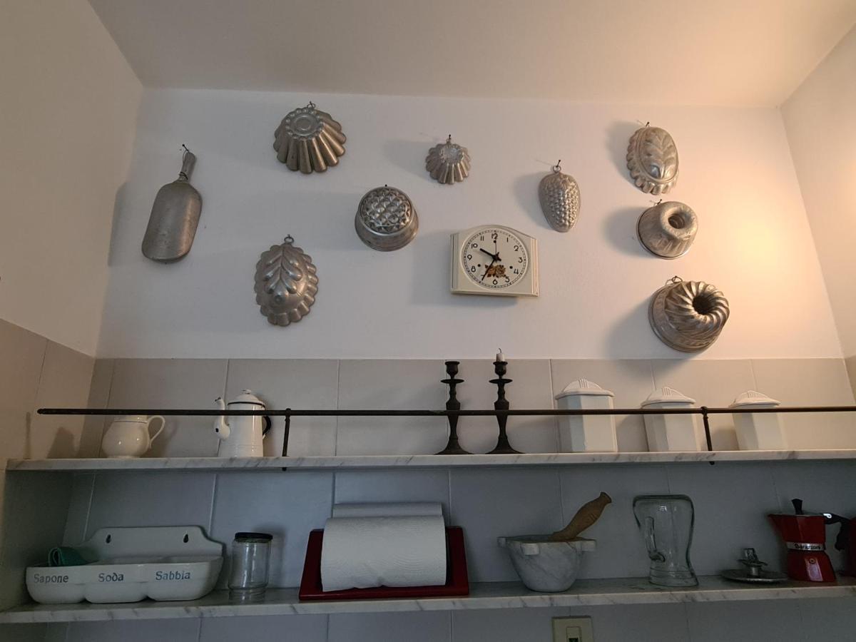 Mansarda A Finalborgo - Fascino E Tradizione Apartment Finale Ligure Bagian luar foto