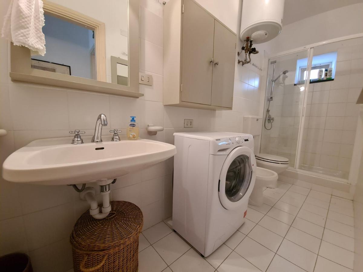 Mansarda A Finalborgo - Fascino E Tradizione Apartment Finale Ligure Bagian luar foto