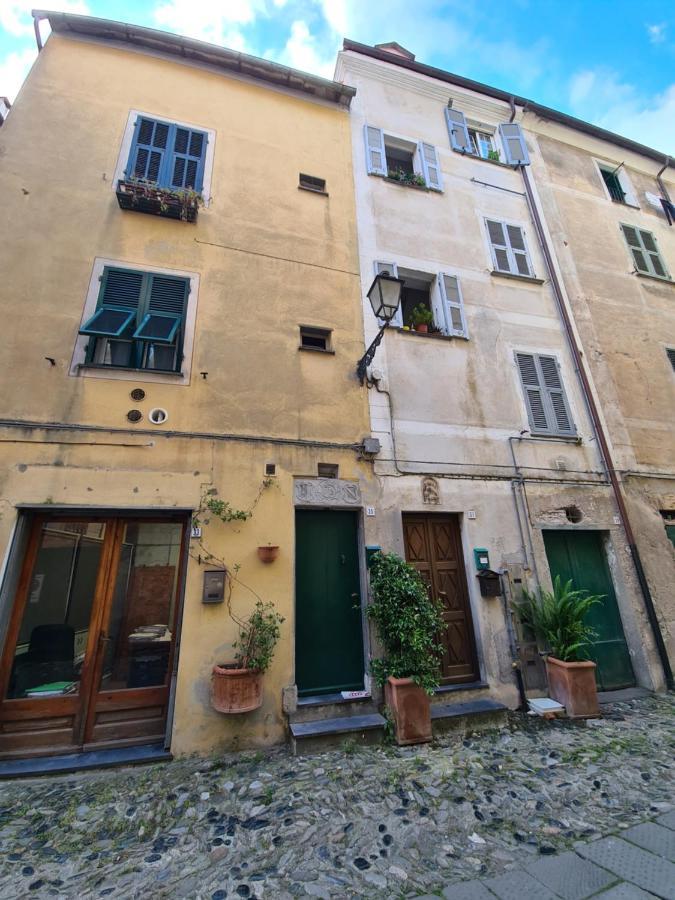 Mansarda A Finalborgo - Fascino E Tradizione Apartment Finale Ligure Bagian luar foto